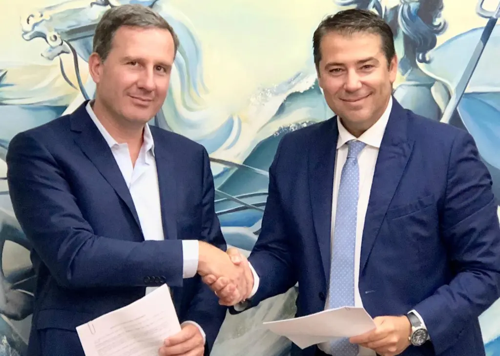 Julien Dufour, CEO of Verifavia and Pantelis Chinakis, president & MD INSB class Photo: Verifavia Shipping