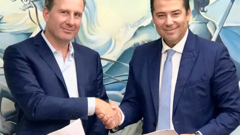 Julien Dufour, CEO of Verifavia and Pantelis Chinakis, president & MD INSB class Photo: Verifavia Shipping