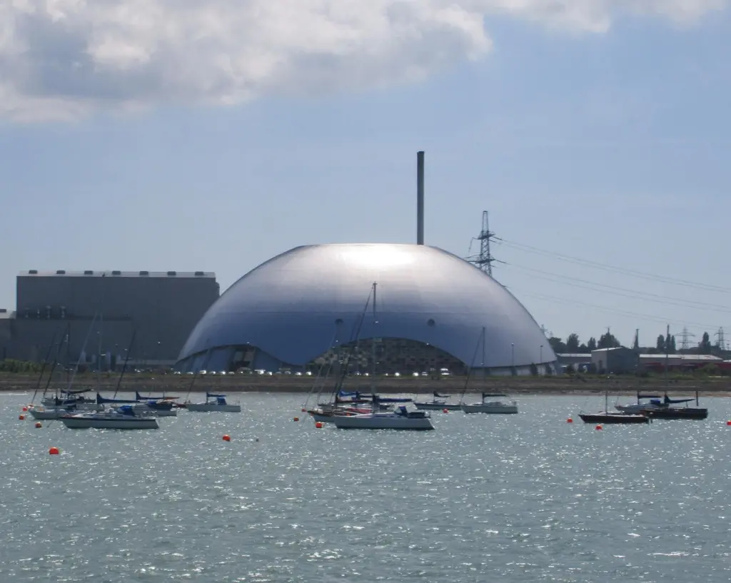 Southampton docks is home to this aesthetically pleasing waste-treatment facility. Credit: DJM Leighpark [CC BY-SA 4.0]