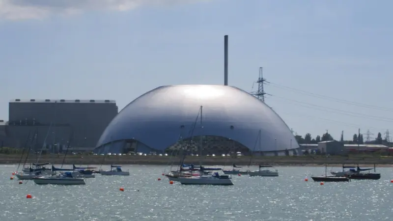 Southampton docks is home to this aesthetically pleasing waste-treatment facility. Credit: DJM Leighpark [CC BY-SA 4.0]