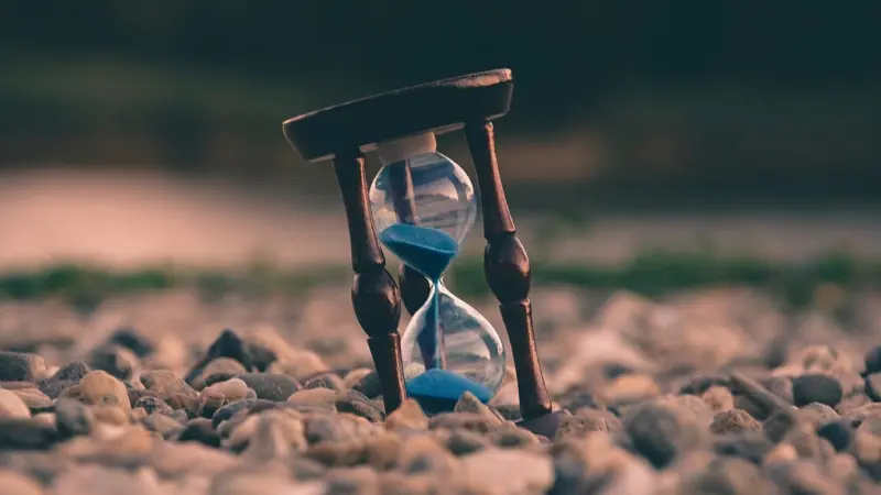 00_104171_time-running-out