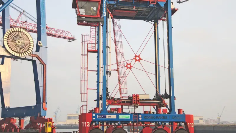 Konecranes Noellm straddle carriers
