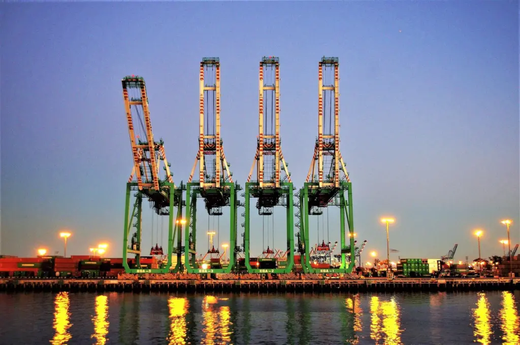 The Port of Los Angeles is involved in a heated automation debate. Photo: Joey Zanotti CC2.0 https://www.flickr.com/photos/45958601@N02/31112324724