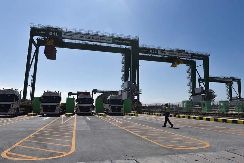 While automation at Teluk Lamong was implemented successfully there have been operational issues. Credit: Hernawan Widhi/KARURU ZABUR ANTARA NEWS 4 TTL.  CC2.0