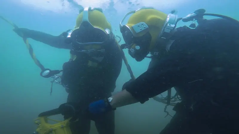 Concerns on pay and career prospects for commercial divers are building. Credit: U.S. Pacific Fleet, Flickr, CC BY-NC 2.0