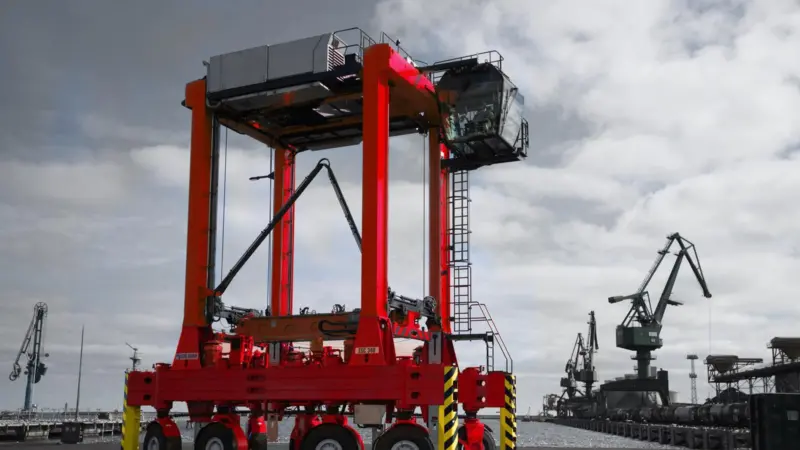 Kalmar diesel-electric straddle carriers