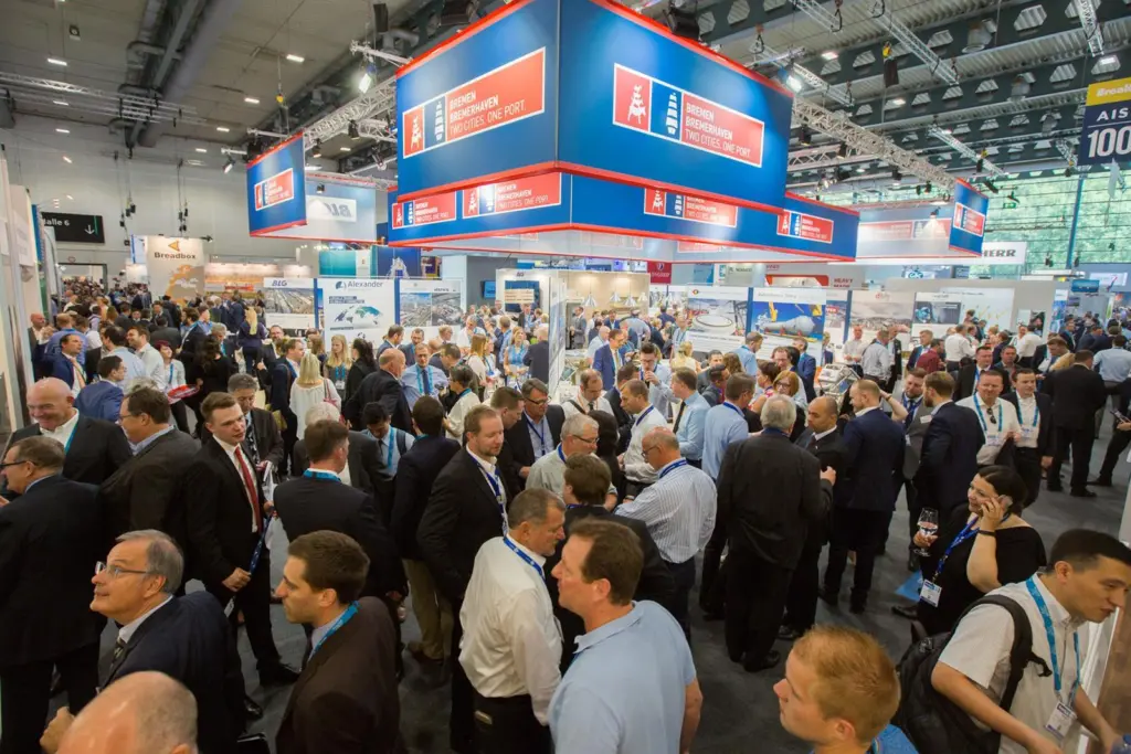 00_104839_BBEU2018-bremenports-crowd