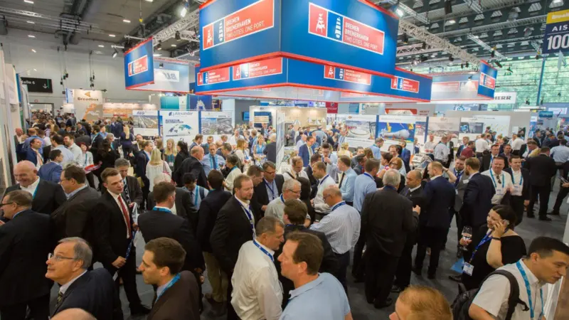 00_104839_BBEU2018-bremenports-crowd