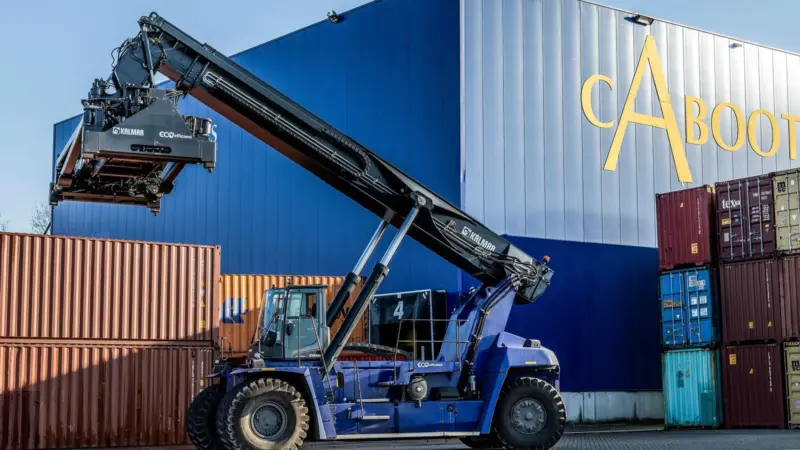 Kalmar electric reachstacker