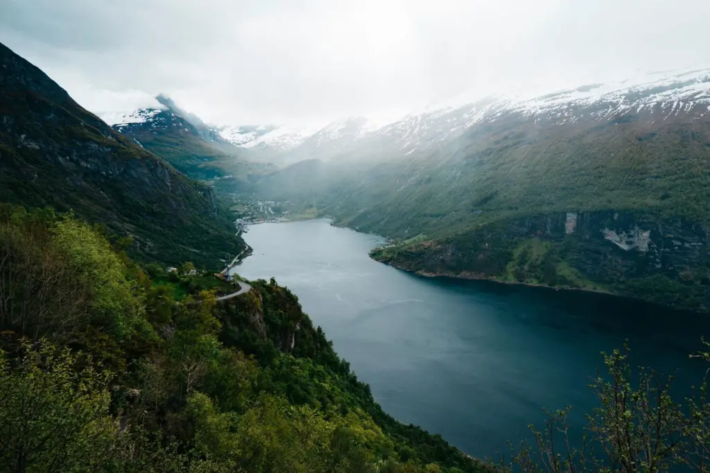 00_104976_Fjords