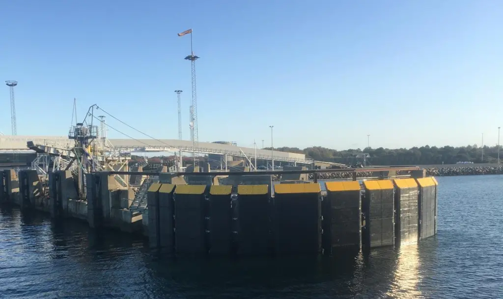 00_105539_css-fender_ferry-terminal_sjaelands-odde_denmark_shibatafenderteam1
