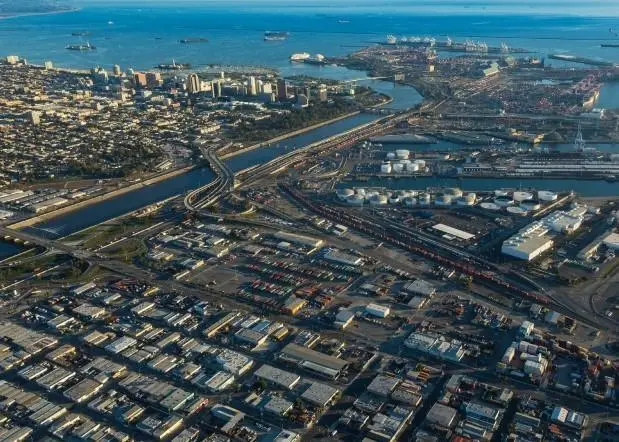 Pier B rail facility