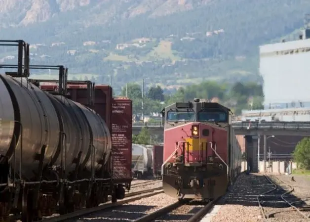 Rail reduces road congestion