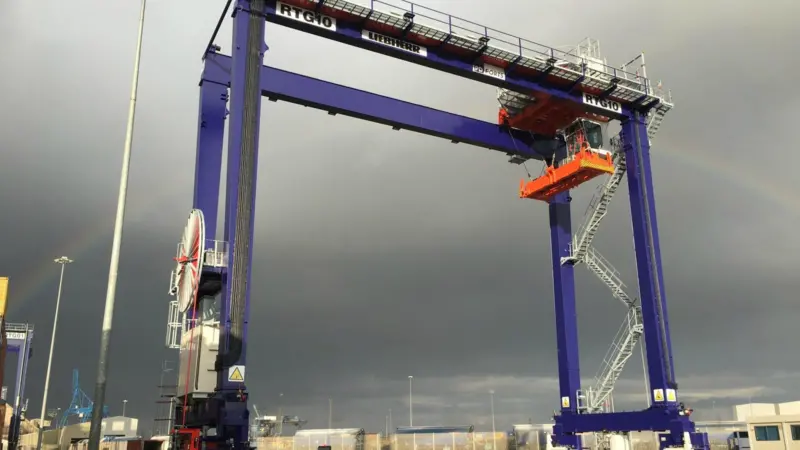 Liebherr electric crane