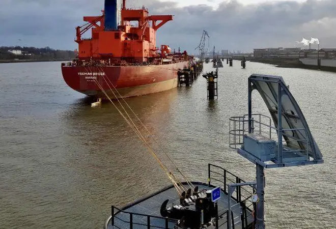 solar-powered mooring dolphin