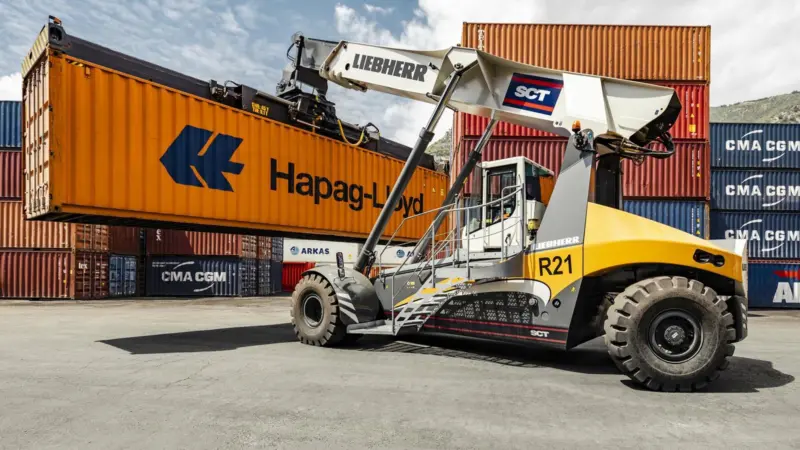 Liebherr LRS 545 reachstacker