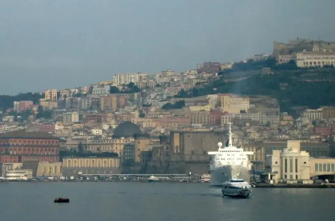 The Port of Naples has been chosen as a new site for a small-scale LNG depot Photo: Lance Mountain/Flickr CC-BY-2.0