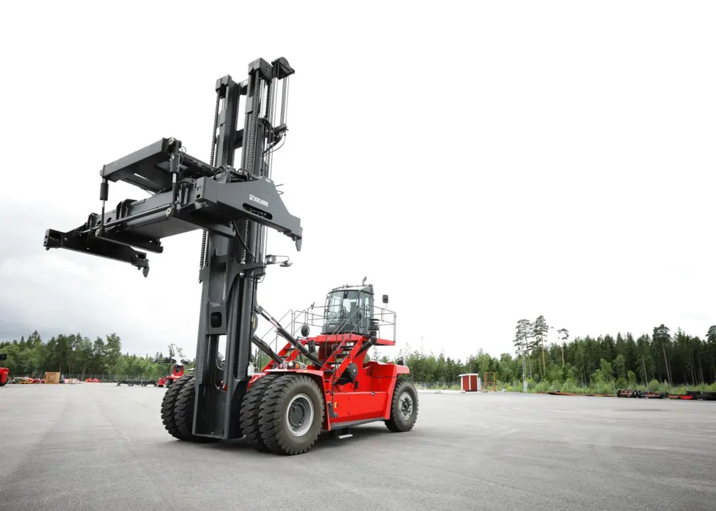The new top loaders' variable hydraulic system reduces fuel consumption and emissions by up to 10% Photo: Kalmar