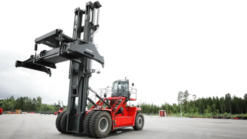 The new top loaders' variable hydraulic system reduces fuel consumption and emissions by up to 10% Photo: Kalmar