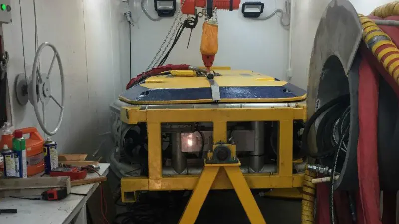 HullWiper's customised container
