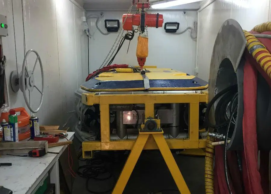 HullWiper's customised container