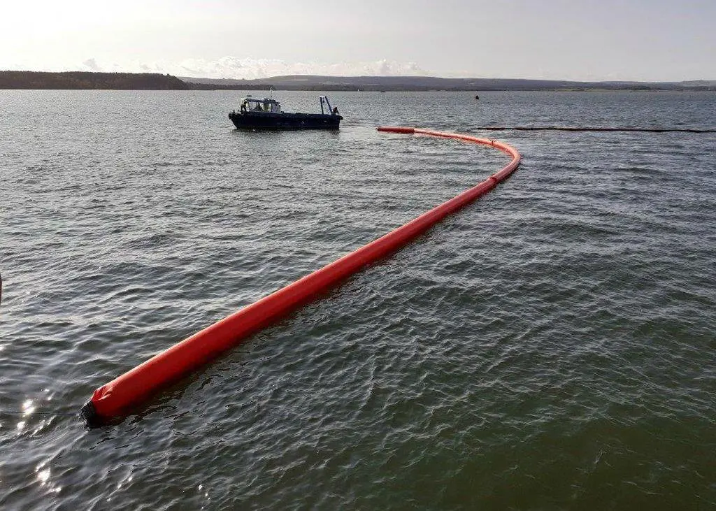 boom on water