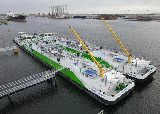 LNG bunker barges