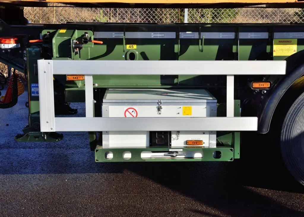 The Hammar electric power pack (ePP) lasts around 20 consecutive lifts Photo: Hammar