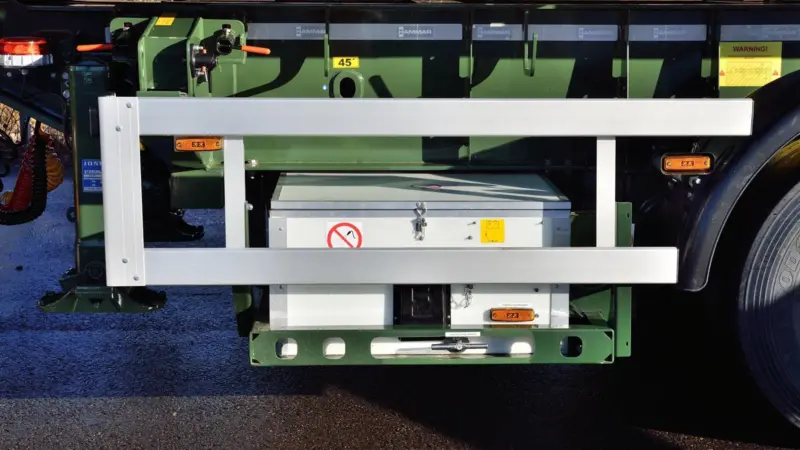 The Hammar electric power pack (ePP) lasts around 20 consecutive lifts Photo: Hammar