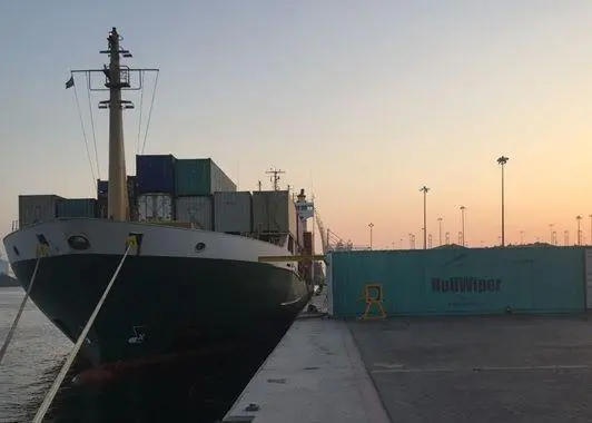 hull cleaning container