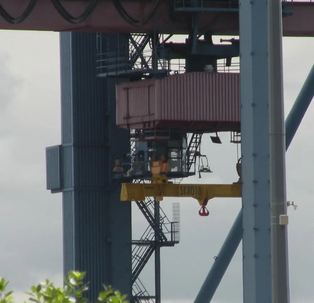 00_106947_LT75_crane