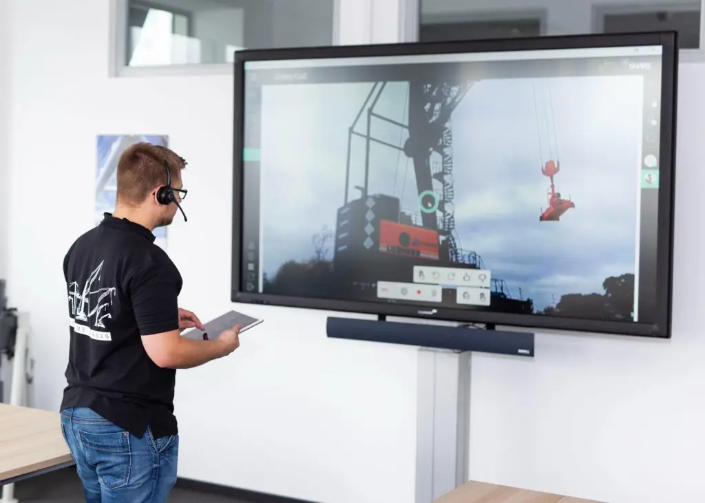 Liebherr offers remote diagnostics for its cranes of the latest generation Photo: Liebherr