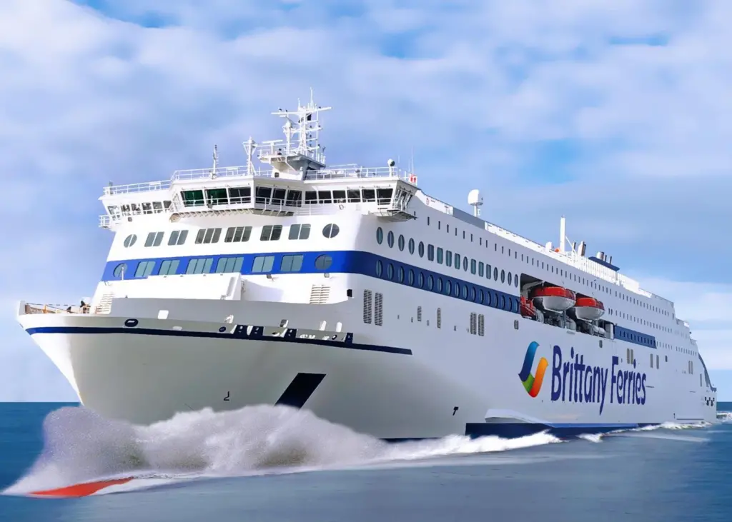 LNG-electric ship
