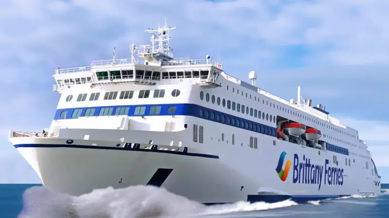 LNG-electric ship