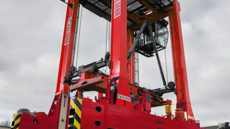 Kalmar straddle carrier