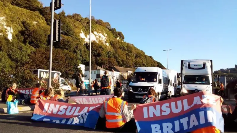 Insulate Britain protesters