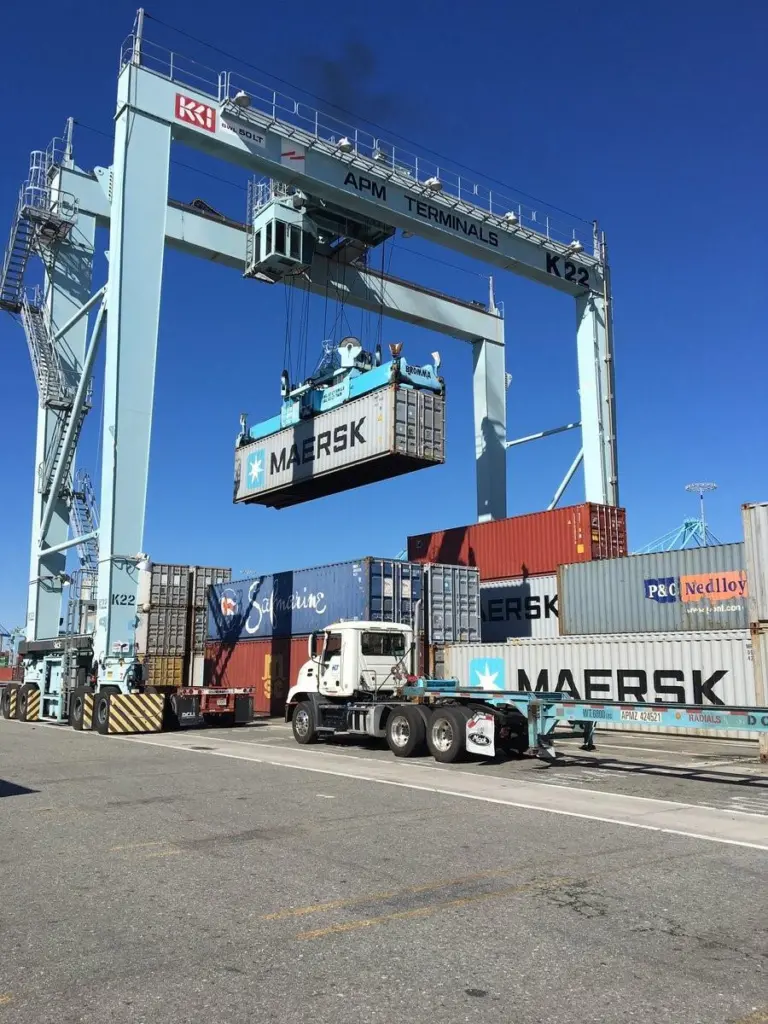 00_253613_apmterminals_821109