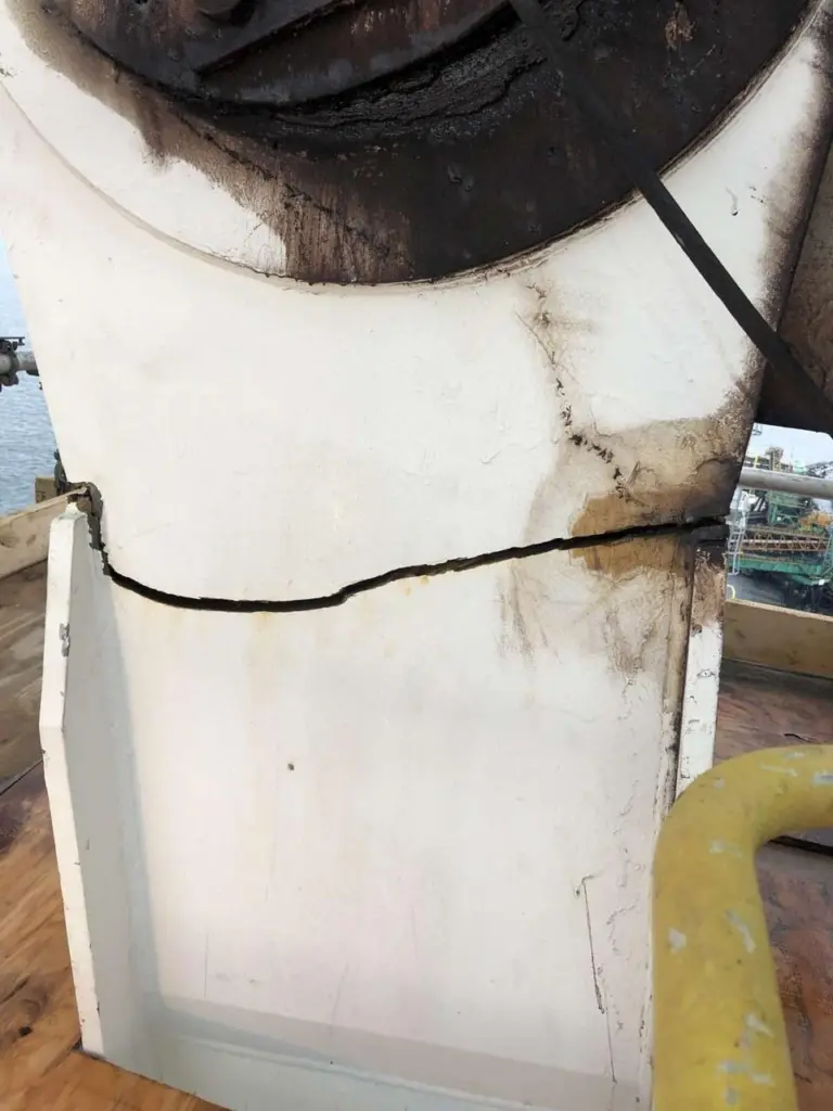 thumbnail_Cracked Forestay