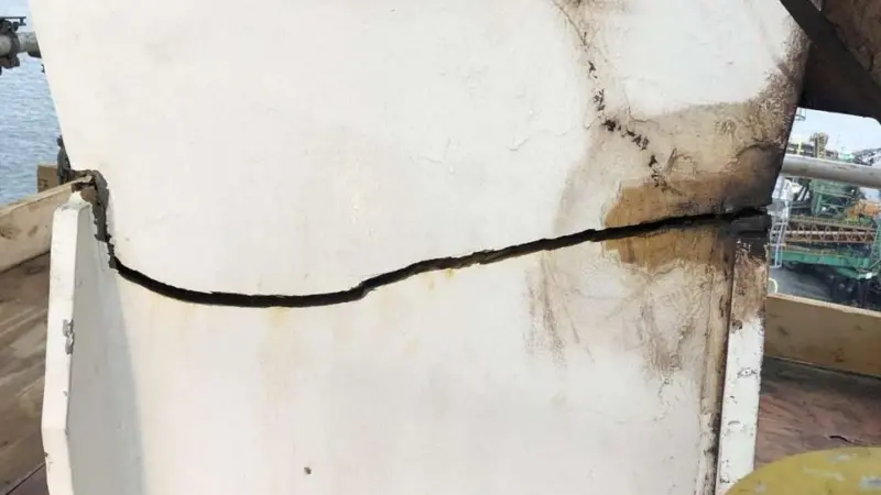 thumbnail_Cracked Forestay