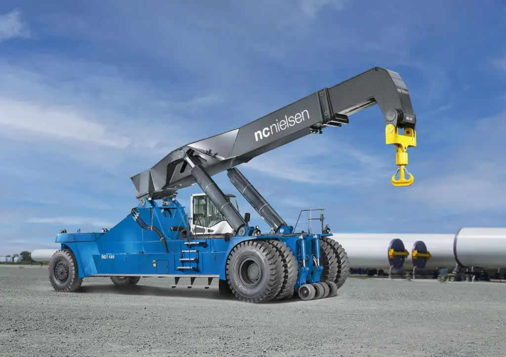 Hevy handling reach stacker_180T