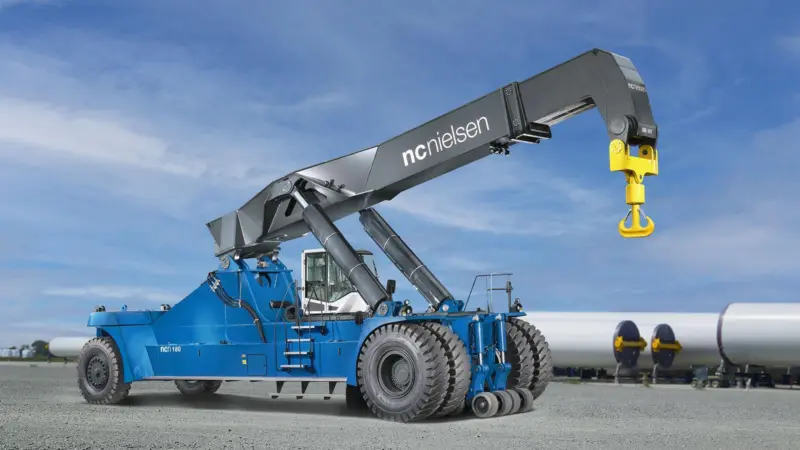 Hevy handling reach stacker_180T