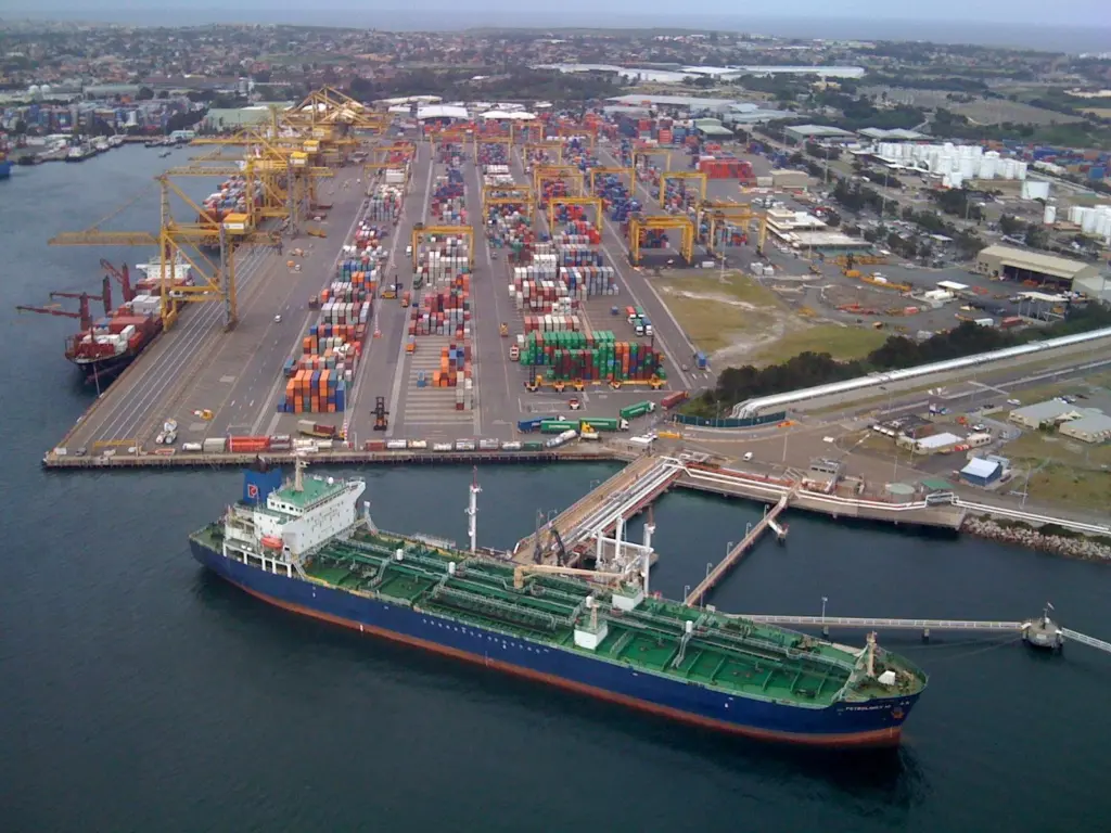 Sydney_container_port_by_air_-2