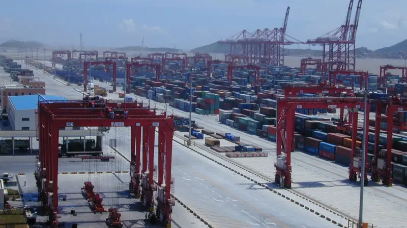 Port_of_Shanghai,_Yangshan_Deep-water_Harbour_Zone,_02