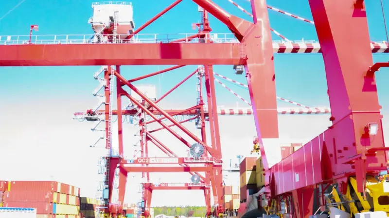 GAVLE-STS-CRANES