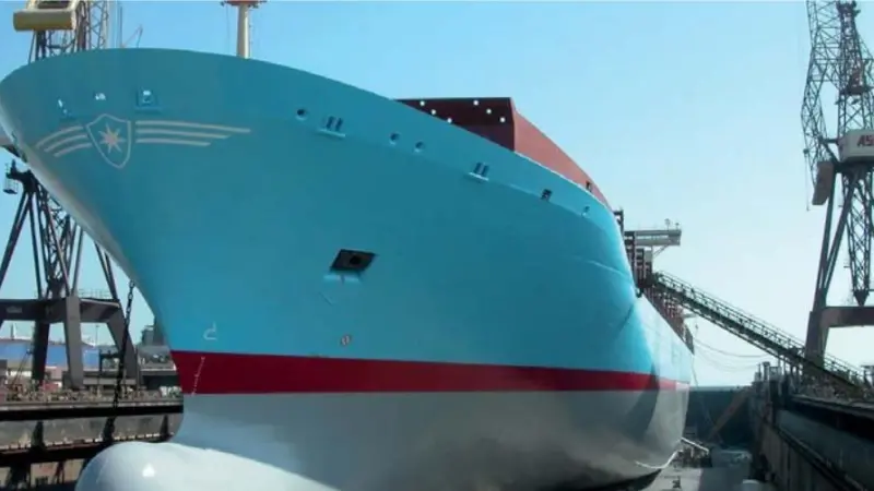 Cavotec has confi rmed a major order for the retrofitting of shore power equipment to container ships