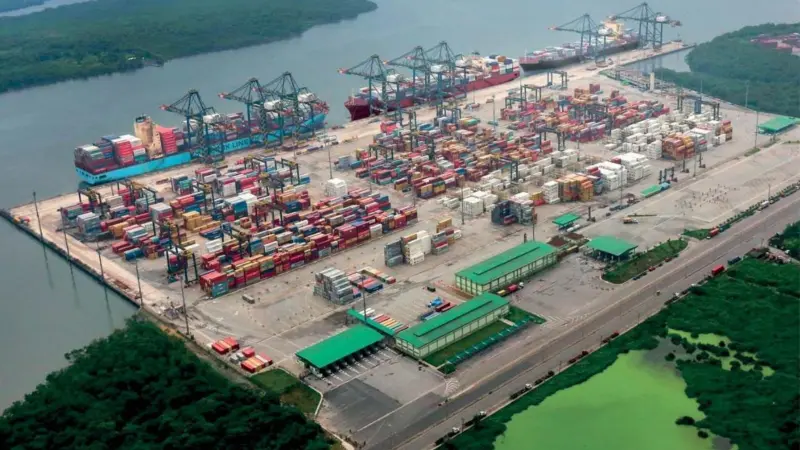 Fears of a monopoly have resulted in Maersk and MSC, partners in the BTP terminal in Santos, being excluded from bidding as a joint entity for the new STS10 container terminal concession
