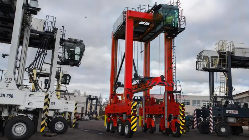 Kalmar is supplying 12 diesel-electric straddle carriers to Forth Ports Limited