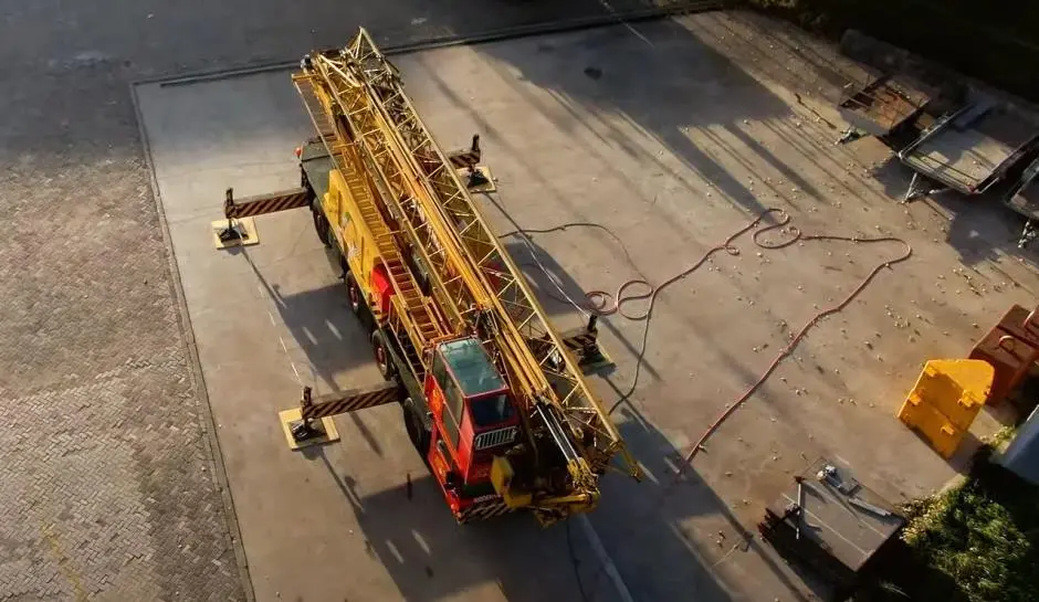 ESS-Floattech has supplied what it calls the ‘world’s first’ first battery electric powered crane which is also hydrogen ready