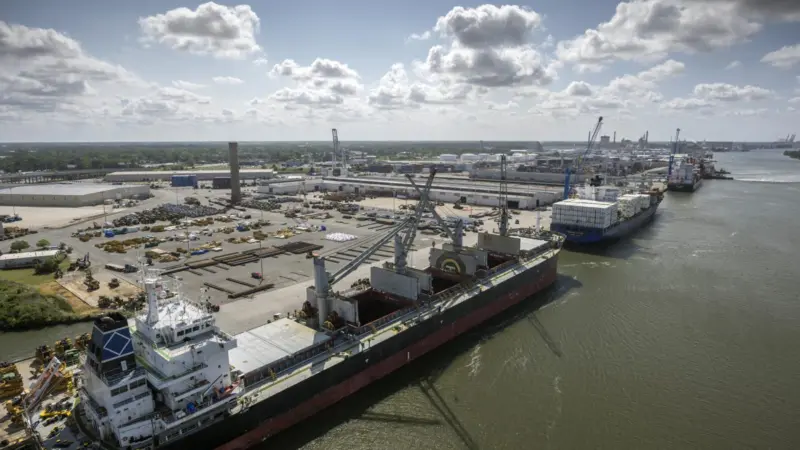 The Georgia Ports Authority will remodel the docks at Ocean Terminal in Savannah to handle two large container ships simultaneously