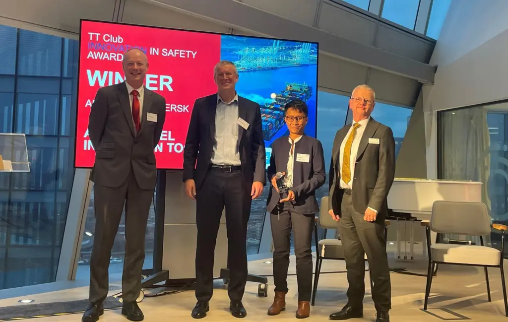Morten Engelstoft presenting to Nissa Ibrahim of APM Terminals at TT Club's Innovation in Safety Awards